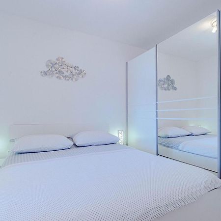 Apartments By The Sea Cove Zaglav, Korcula - 12208 Prizba Bagian luar foto
